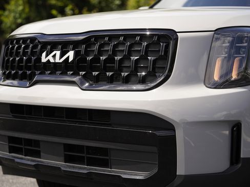 Used 2024 Kia Telluride EX X-Line AWD/4WD image 42