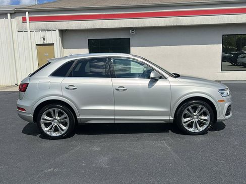 Used 2017 Audi Q3 2.0T Premium Plus w/ Premium Plus Package FWD image 4