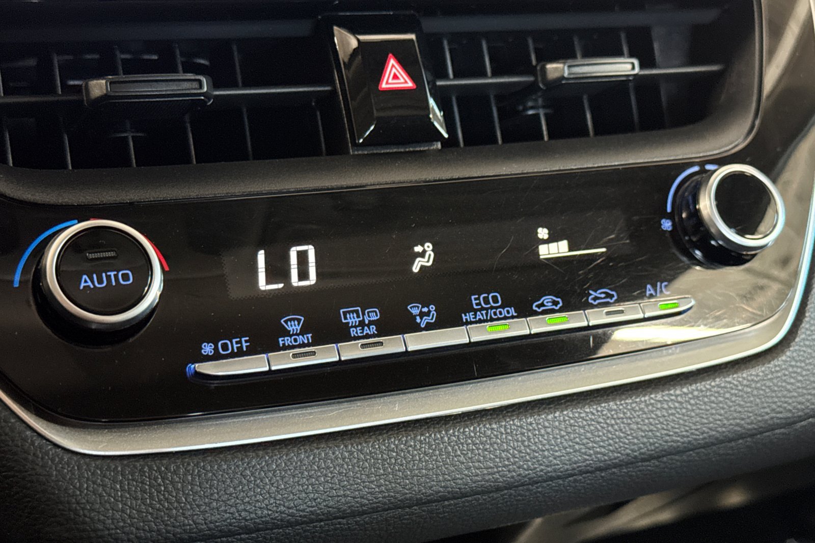 Used 2020 Toyota Corolla LE w/ Carpet Mat Package (TMS) FWD image 20