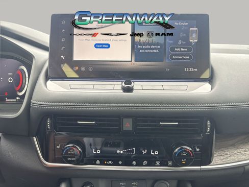 Used 2025 Nissan Rogue Platinum image 16