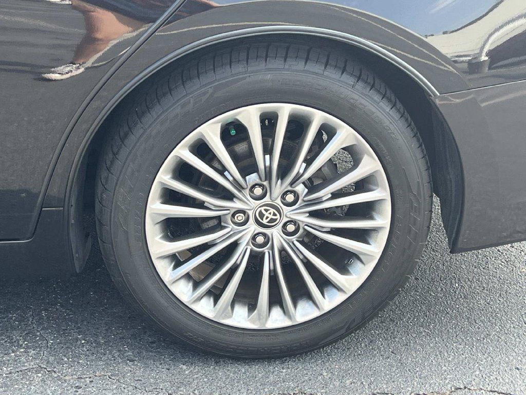 Used 2021 Toyota Avalon Limited w/ Advanced Safety Package FWD image 13