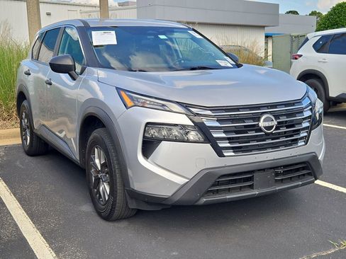 Used 2024 Nissan Rogue S FWD image 1