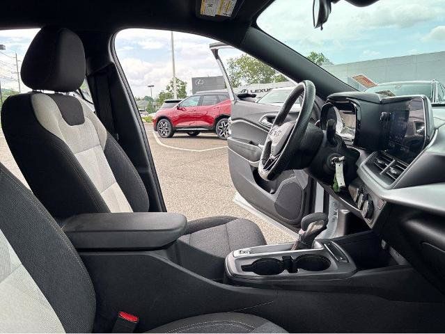 Used 2024 Chevrolet Trax RS w/ Driver Confidence Package FWD image 16