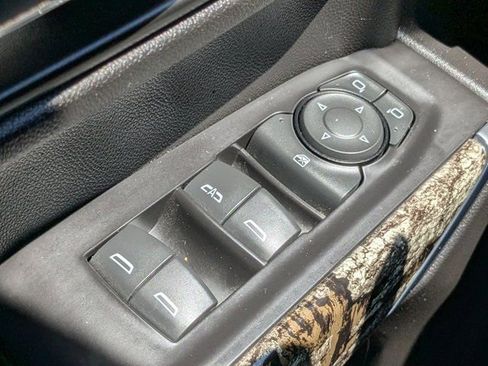 Used 2021 Chevrolet Silverado 1500 Custom Trail Boss w/ Realtree Special Edition image 22