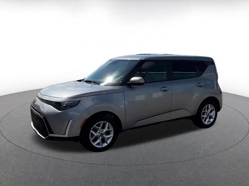 Used 2025 Kia Soul LX w/ LX Technology Package FWD image 4