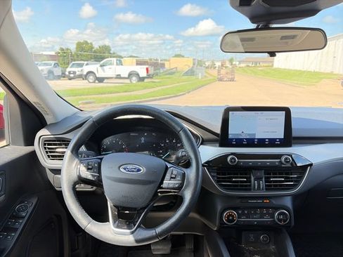 Used 2021 Ford Escape SE w/ Cold Weather Package AWD/4WD image 30