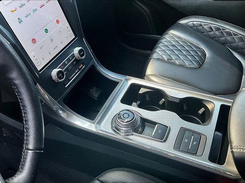 Used 2024 Ford Edge Titanium image 19