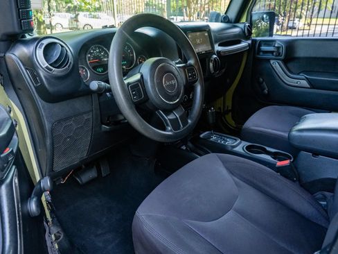 Used 2013 Jeep Wrangler Unlimited Sport AWD/4WD image 10