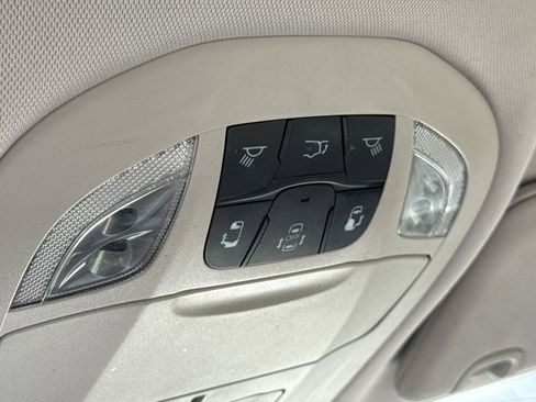 Used 2017 Chrysler Pacifica Touring-L w/ Tire & Wheel Group image 26