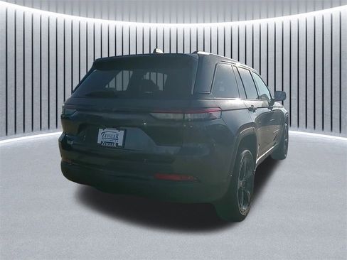 New 2025 Jeep Grand Cherokee Altitude image 3