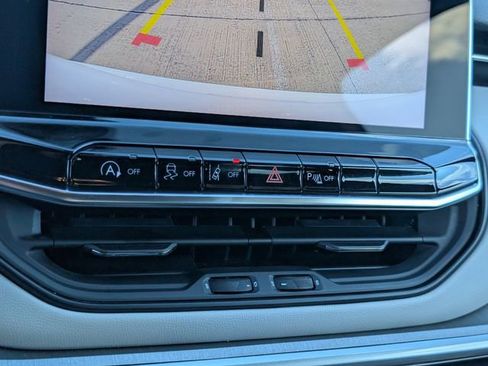 Used 2025 Jeep Compass Limited image 15