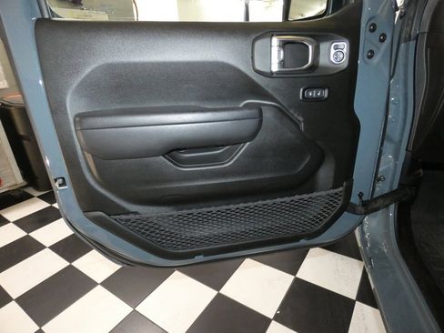 Used 2024 Jeep Wrangler Unlimited Sport image 19