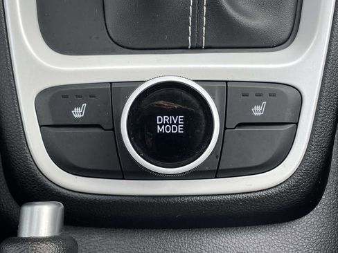 Certified 2024 Hyundai Venue Limited image 21