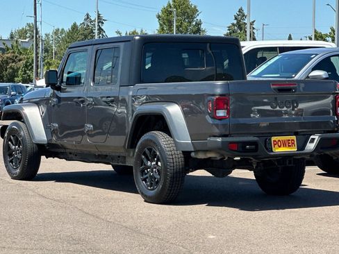 Used 2023 Jeep Gladiator Sport AWD/4WD image 6