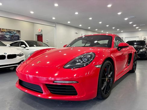Used 2018 Porsche 718 Cayman S RWD image 3
