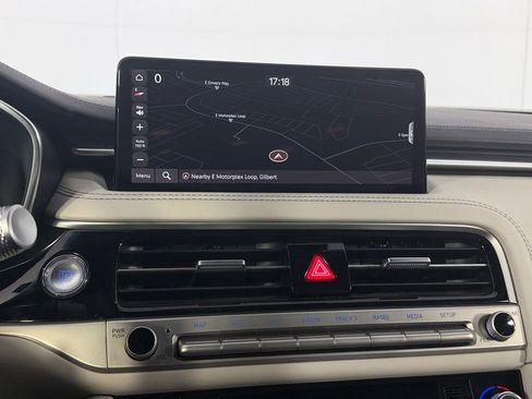 Used 2025 Genesis G70 2.5T image 17