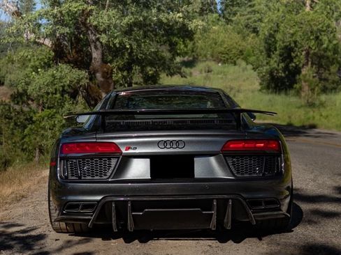 Used 2017 Audi R8 V10 AWD/4WD image 4