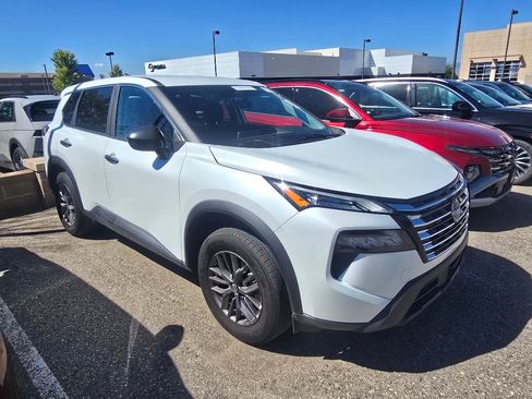 Used 2024 Nissan Rogue S AWD/4WD image 19