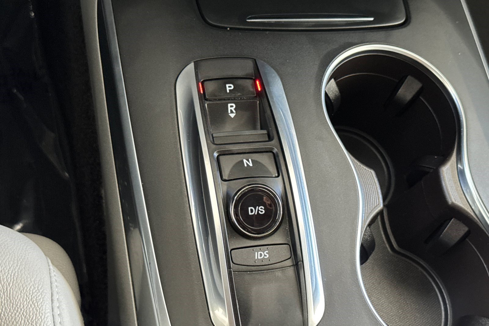 Used 2016 Acura MDX w/ Technology Package AWD/4WD image 28