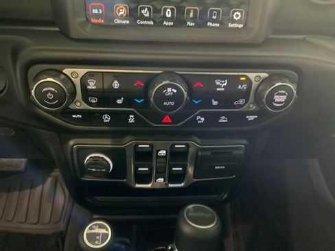 Used 2022 Jeep Gladiator Overland AWD/4WD image 18