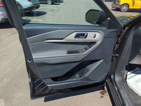Used 2025 Ford Explorer Active AWD/4WD image 25