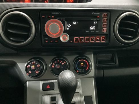 Used 2011 Scion xB FWD image 25