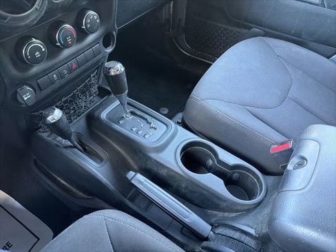 Used 2017 Jeep Wrangler Unlimited Sport w/ Connectivity Group AWD/4WD image 29