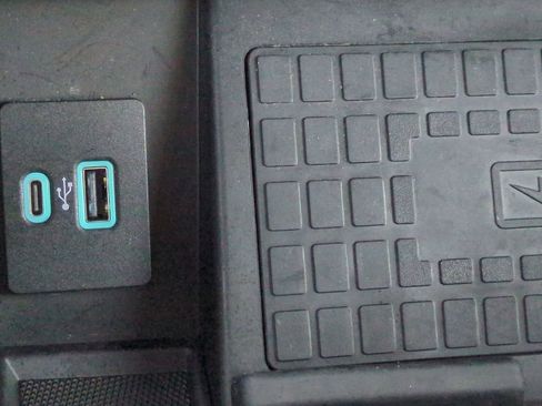 Certified 2022 Ford F150 Lightning Lariat image 33