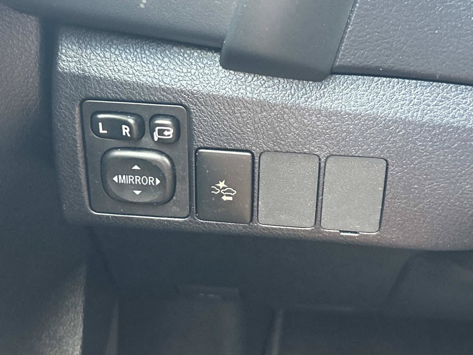 Used 2017 Toyota Corolla iM w/ All-Weather Mat Package FWD image 33