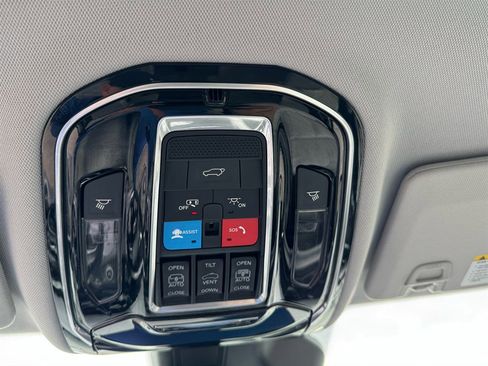 Used 2021 Jeep Grand Cherokee L Overland w/ Luxury Tech Group IV AWD/4WD image 20