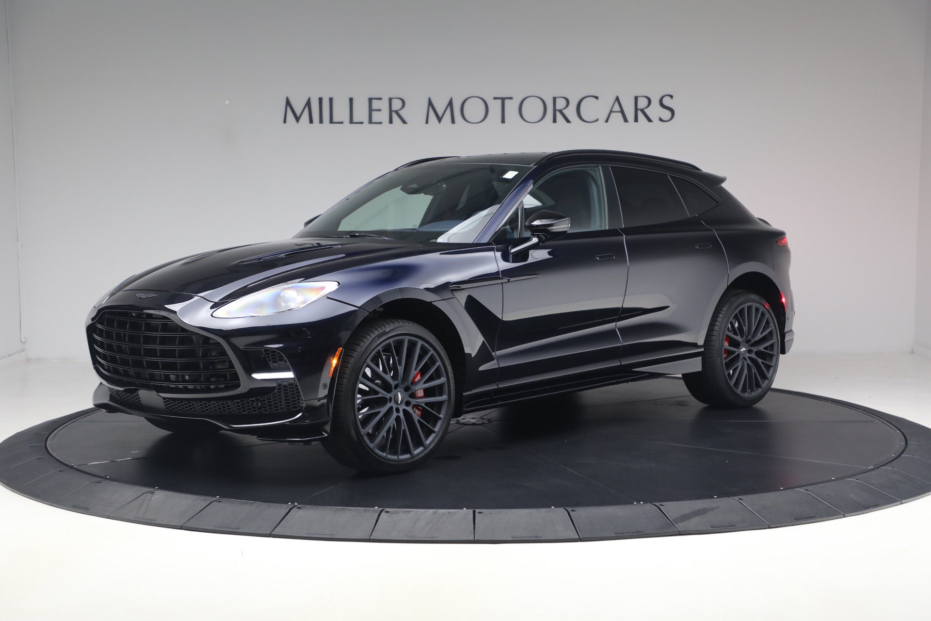 Used 2025 Aston Martin DBX 707 AWD/4WD image 2