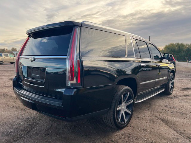 Used 2017 Cadillac Escalade ESV Luxury RWD image 5