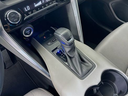 Used 2023 Toyota Venza LE image 16