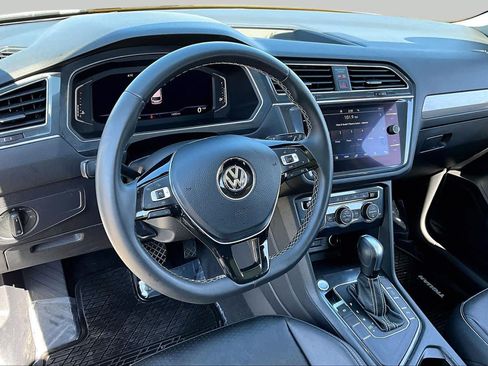 Used 2021 Volkswagen Tiguan SEL FWD image 17