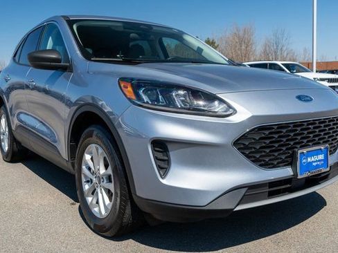 Used 2022 Ford Escape SE w/ Cold Weather Package AWD/4WD image 4