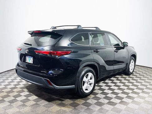 Used 2023 Toyota Highlander LE AWD/4WD image 7