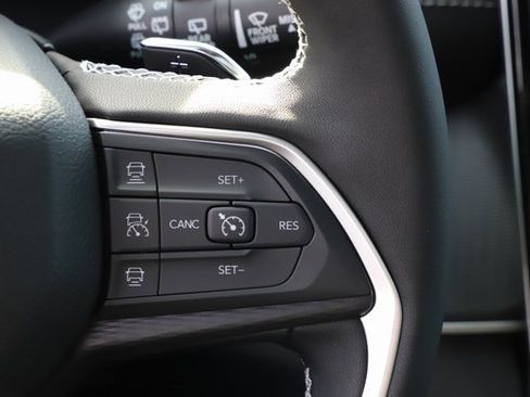 New 2025 Jeep Grand Cherokee L Laredo image 23