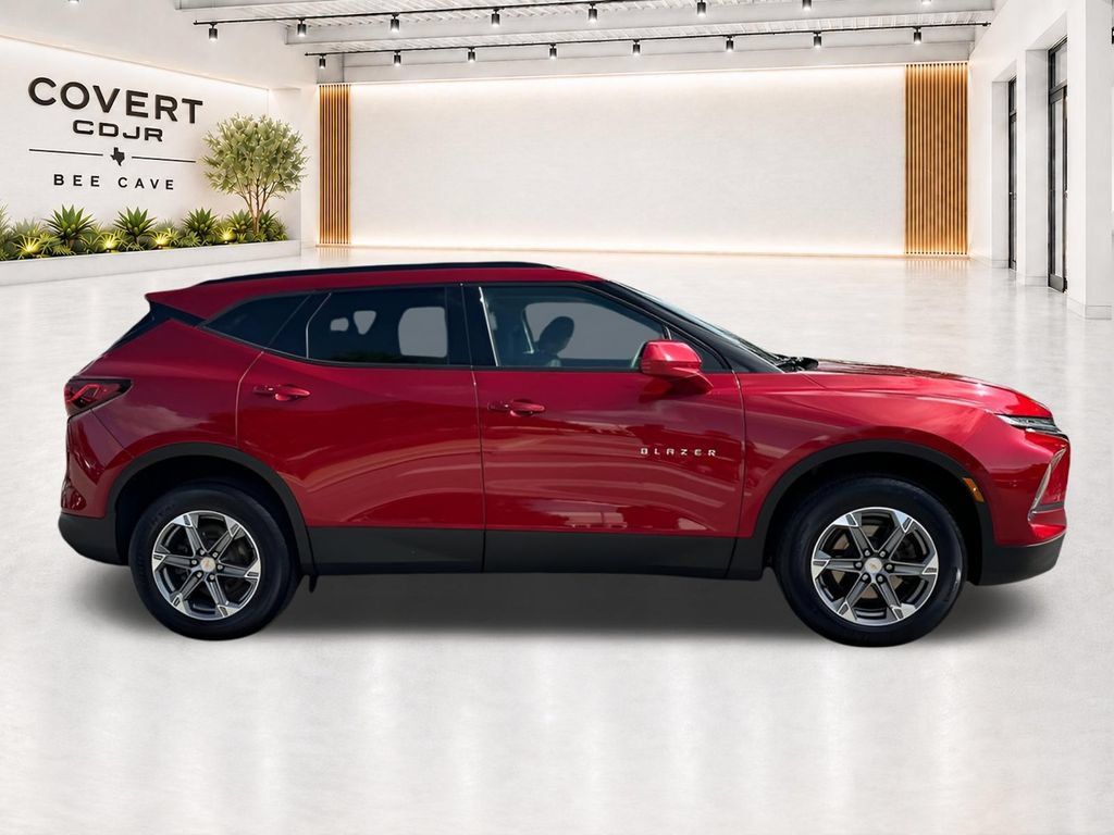 Used 2024 Chevrolet Blazer LT w/ Convenience Package FWD image 17