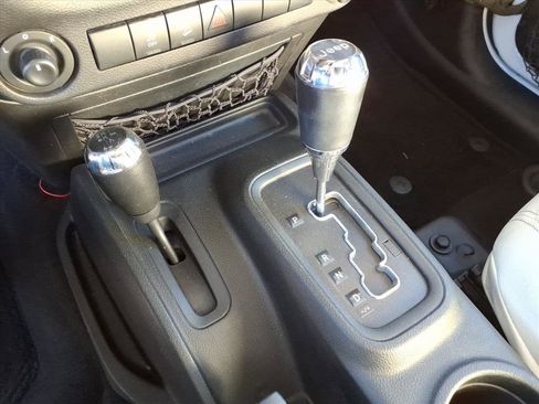 Used 2018 Jeep Wrangler Unlimited Sport S image 26