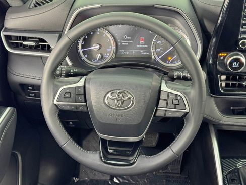 Used 2022 Toyota Highlander XSE image 19