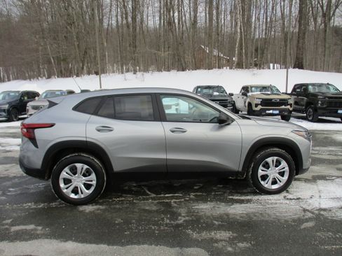 Certified 2024 Chevrolet Trax LS w/ Driver Confidence Package image 4