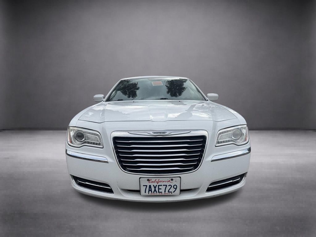 Used 2013 Chrysler 300 RWD image 4