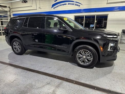 Used 2024 Chevrolet Traverse LT image 13