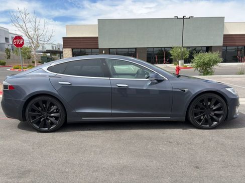 Used 2020 Tesla Model S Long Range Plus image 4