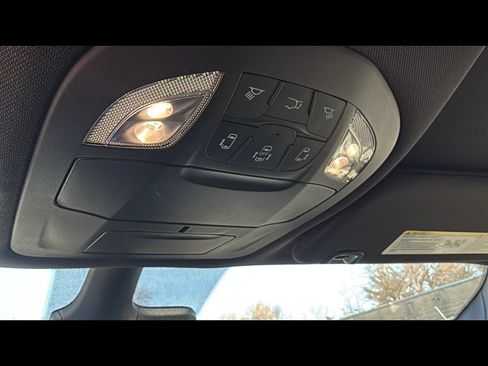 Used 2025 Chrysler Pacifica Select image 17