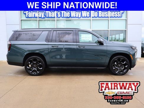 New 2026 Chevrolet Suburban RST w/ RST Capability Package AWD/4WD image 1