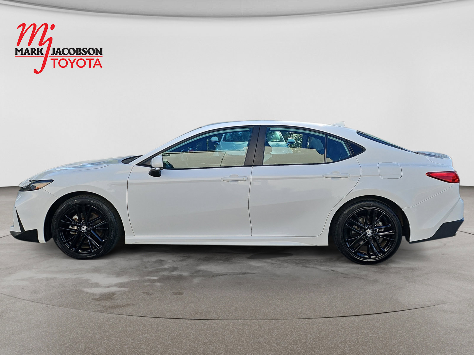Used 2025 Toyota Camry SE FWD image 15
