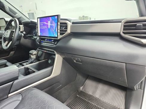 Used 2025 Toyota Tundra Limited AWD/4WD image 37