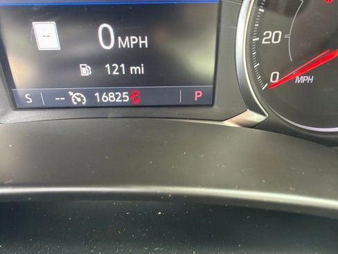 Used 2024 GMC Terrain SLE w/ Driver Convenience Package FWD image 8