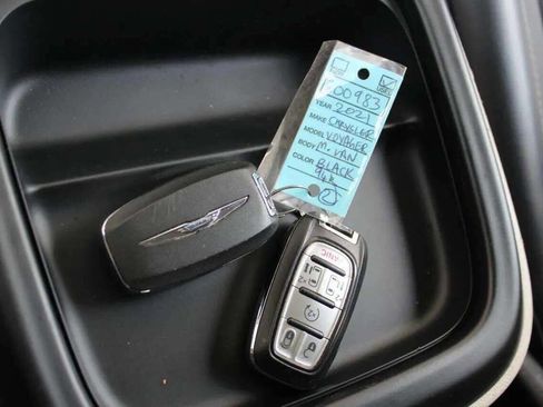 Used 2021 Chrysler Voyager Lxi image 23